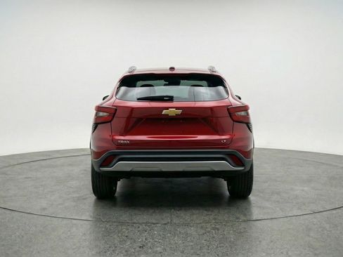 Used 2025 Chevrolet Trax LT image 7