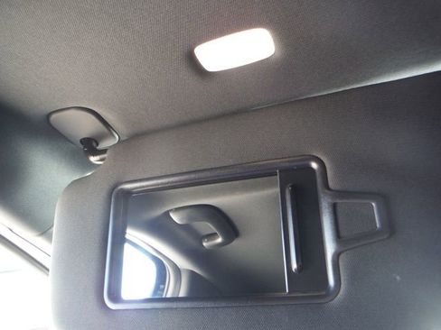 Used 2025 Kia Telluride AWD image 36