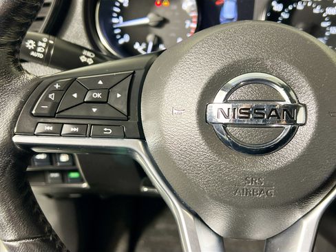 Used 2019 Nissan Rogue SV w/ Premium Package image 18