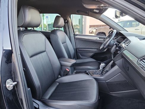 Used 2022 Volkswagen Tiguan SE R-Line image 15