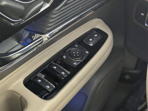 Used 2022 Lincoln Corsair Reserve w/ Elements Package image 16