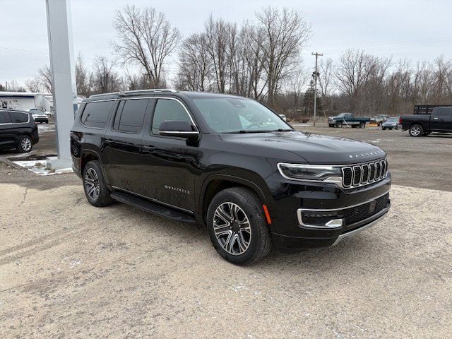 Used 2024 Jeep Wagoneer L Series II w/ Flexible Seating Group AWD/4WD image 3