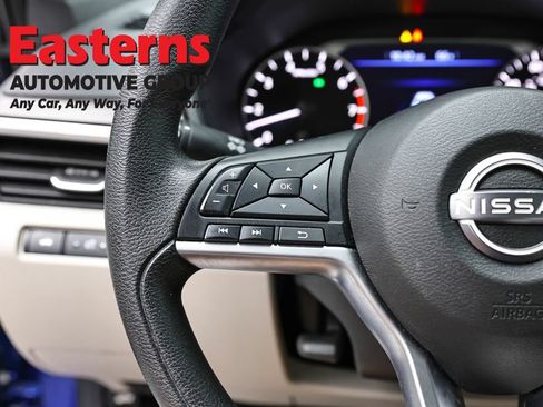 Used 2025 Nissan Altima 2.5 SV FWD image 14