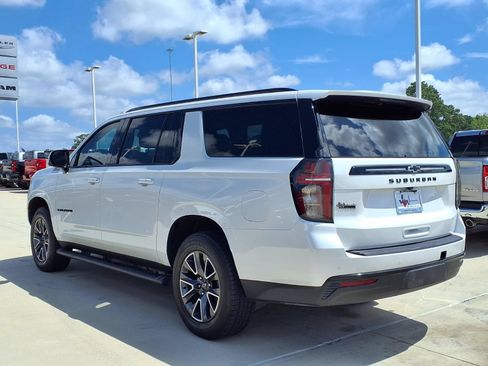 Used 2024 Chevrolet Suburban Z71 w/ Luxury Package AWD/4WD image 2