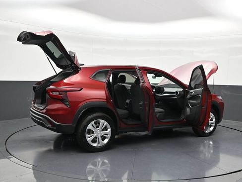 Used 2024 Chevrolet Trax LS FWD image 32
