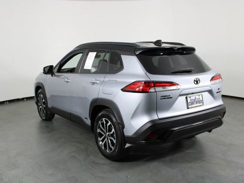 Used 2024 Toyota Corolla Cross SE w/ Moonroof Package image 3