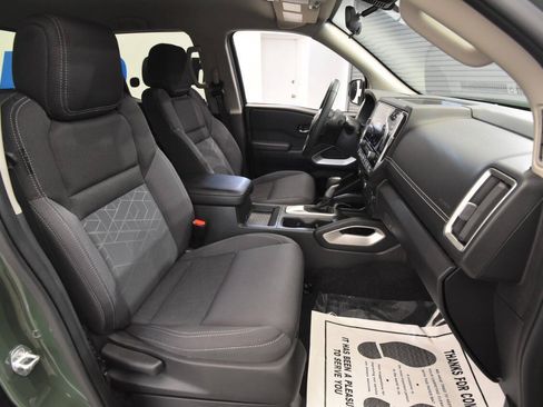 Used 2025 Nissan Frontier SV w/ SV Convenience Package RWD image 15