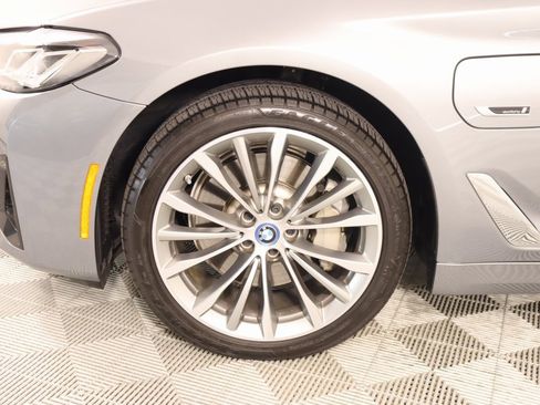 Used 2023 BMW 530e w/ Premium Package image 20