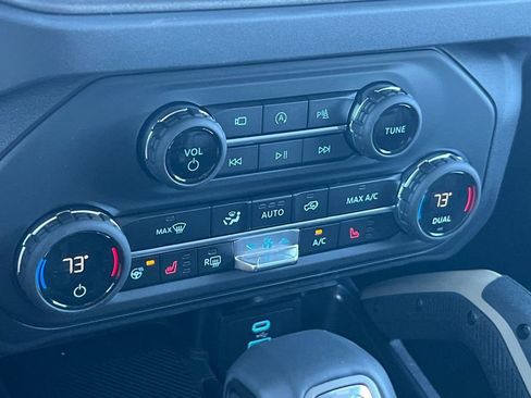 Used 2025 Ford Bronco Badlands image 23