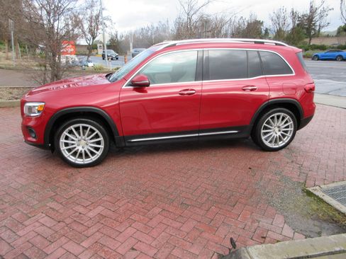 Used 2022 Mercedes-Benz GLB 250 4MATIC image 3