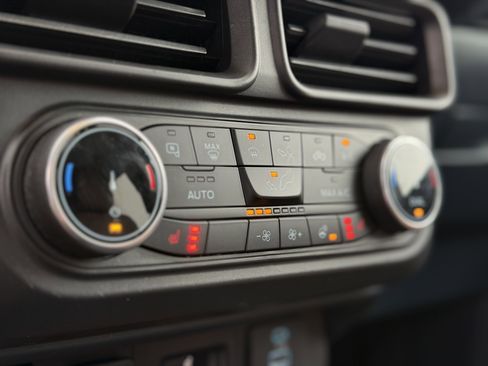 Used 2023 Ford Maverick Lariat w/ Lariat Luxury Package image 4