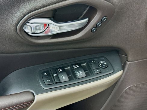 Used 2018 Jeep Cherokee Trailhawk w/ Quick Order Package 27L AWD/4WD image 15