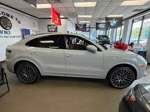 Used 2023 Porsche Cayenne Platinum Edition AWD/4WD image 16