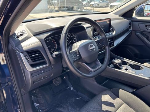 Used 2025 Nissan Rogue SV FWD image 36