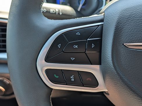 Used 2025 Chrysler Pacifica Select FWD image 31