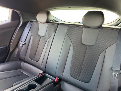 Used 2020 Hyundai Veloster Turbo image 10