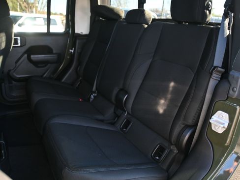 Used 2022 Jeep Gladiator Sport image 10