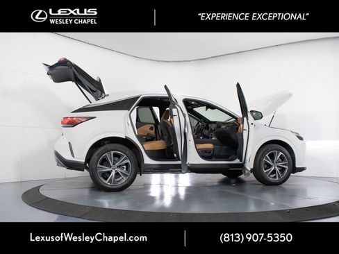 Used 2025 Lexus RX 350 FWD w/ Technology Package image 18