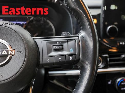 Used 2022 Nissan Pathfinder SL image 16