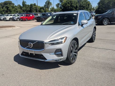 Used 2023 Volvo XC60 B5 Ultimate w/ Climate Package FWD image 7