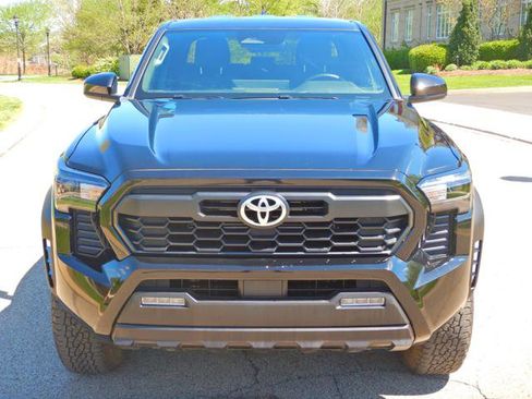 Used 2025 Toyota Tacoma TRD Off-Road AWD/4WD image 7