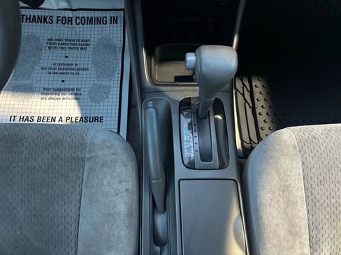Used 2004 Toyota Camry LE FWD image 18