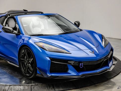 Used 2024 Chevrolet Corvette Z06 w/ Z07 Performance Package RWD image 38