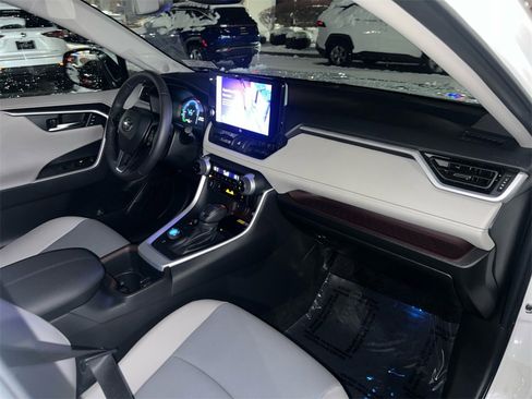 Used 2024 Toyota RAV4 Limited image 16