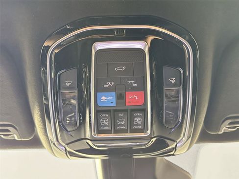 Used 2023 Jeep Grand Wagoneer L Series II AWD/4WD image 23