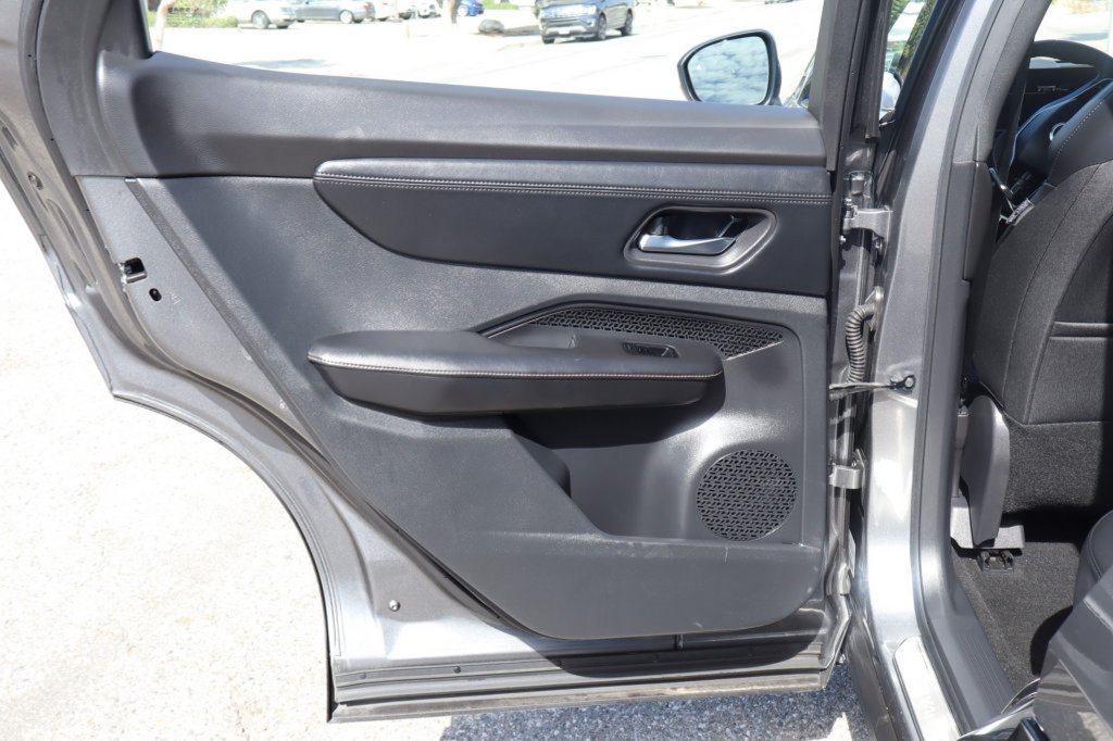 Used 2023 Nissan Ariya FWD image 37