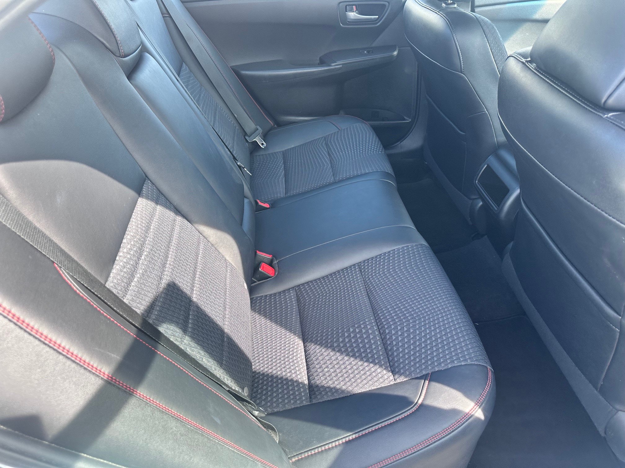 Used 2015 Toyota Camry SE FWD image 8