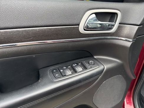 Used 2018 Jeep Grand Cherokee Limited image 17