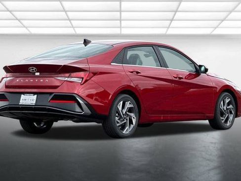 New 2025 Hyundai Elantra SEL image 4