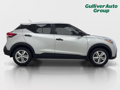 Used 2020 Nissan Kicks S FWD image 10