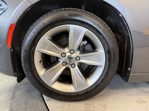 Used 2017 Dodge Charger SXT image 24