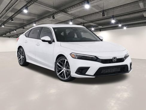 Used 2023 Honda Civic Touring image 2