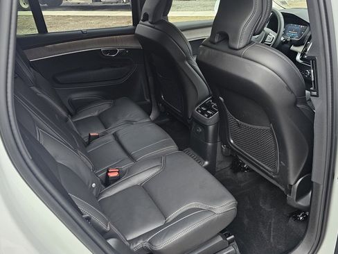 Certified 2025 Volvo XC90 T8 Ultra w/ Protection Package Premier image 9