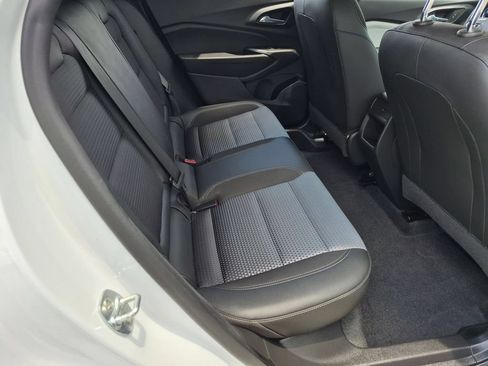 Used 2025 Chevrolet Trax LT w/ LT Convenience Package FWD image 25