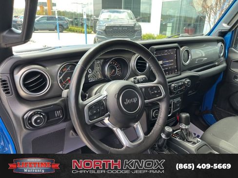 Used 2023 Jeep Wrangler Unlimited Sahara w/ Cold Weather Group AWD/4WD image 6