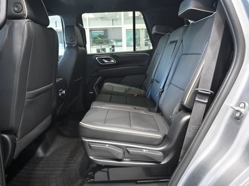 Used 2024 GMC Yukon SLT w/ SLT Luxury Package AWD/4WD image 11