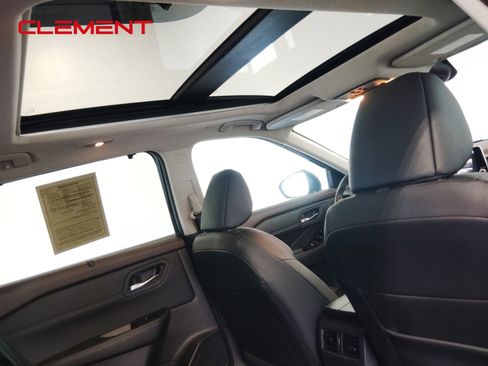 Used 2023 Nissan Rogue SV w/ SV Premium Package image 43