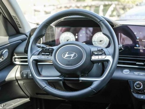 Certified 2025 Hyundai Elantra SEL FWD image 17