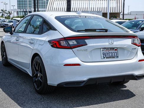Used 2025 Honda Civic Sport image 4