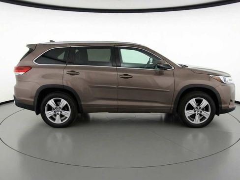 Used 2017 Toyota Highlander Limited image 4