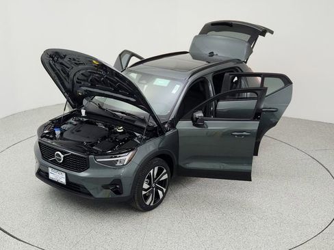 New 2026 Volvo XC40 B4 Plus w/ Climate Package image 37