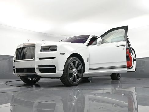 Certified 2019 Rolls-Royce Cullinan AWD/4WD image 44