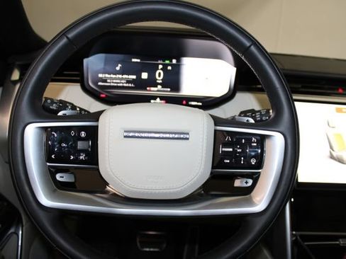 Used 2025 Land Rover Range Rover SE image 36