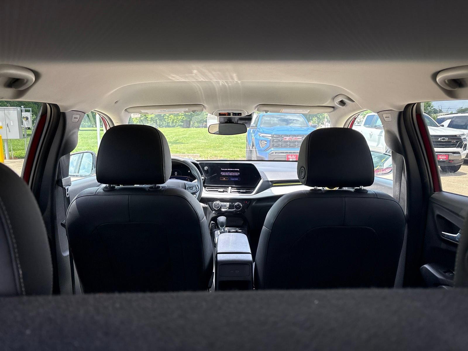 Used 2025 Chevrolet Trax LT FWD image 26