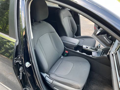 Used 2025 Kia Sportage LX image 35