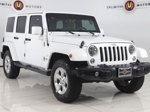 Used 2015 Jeep Wrangler Unlimited Sahara w/ Connectivity Group AWD/4WD image 21